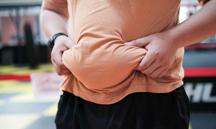 Kampf gegen Bauchfett mit der richtigen Ernährung und Training